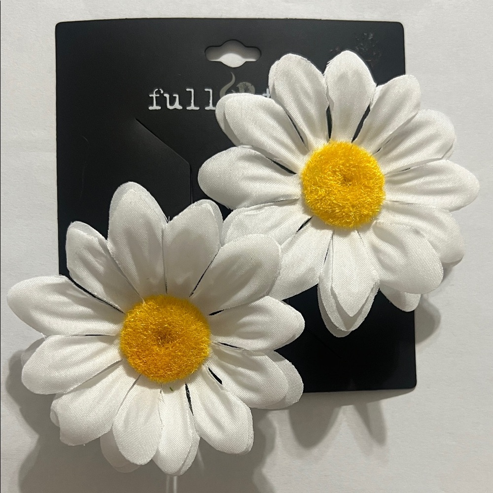 Full Tilt White and Yellow Daisy Hair Clips